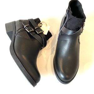 BLOWFISH NWT $70 Womens 6.5 Black Faux Leather Zip Close Ankle Bootie *59